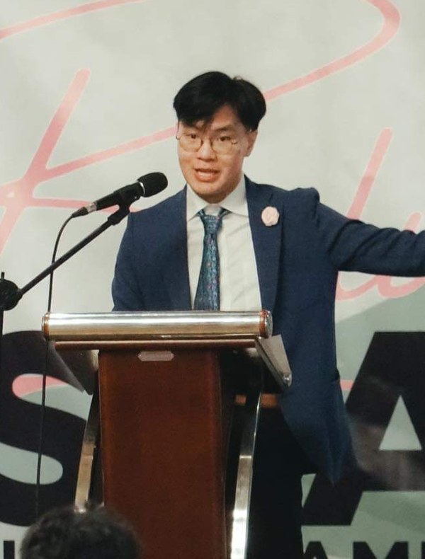Robert R. Leung